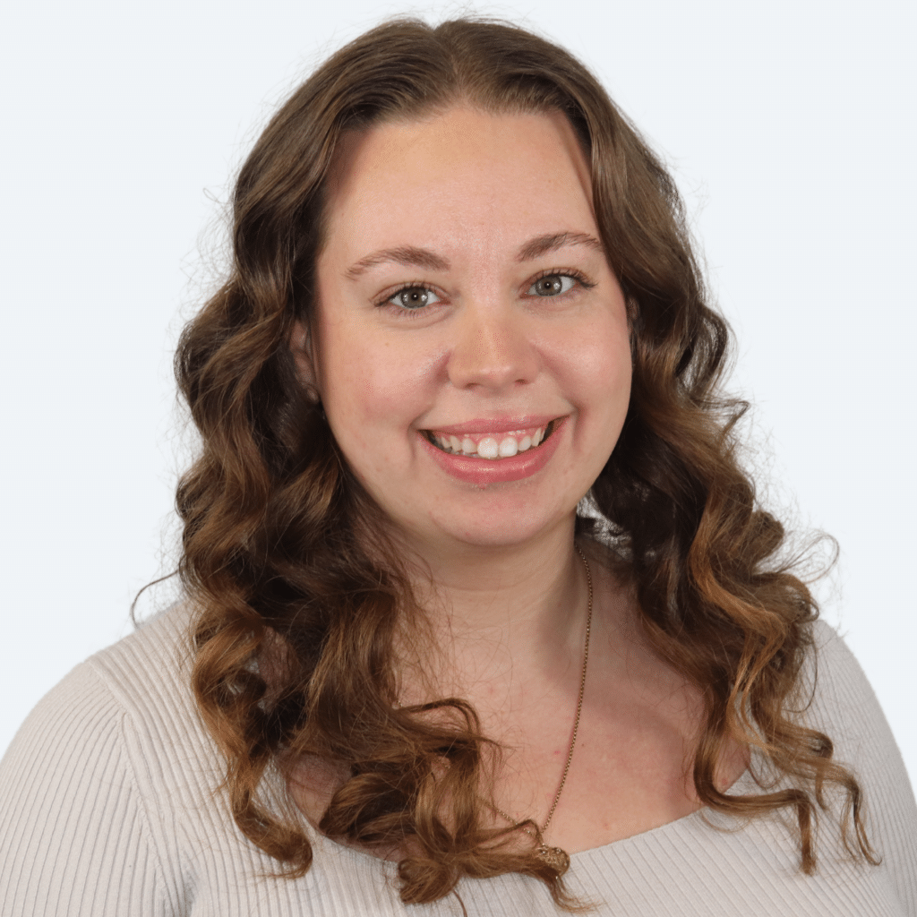 Julia Orosz Headshot